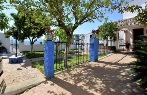Zagrilla House | Holiday Home in Zagrilla Alta with Pool