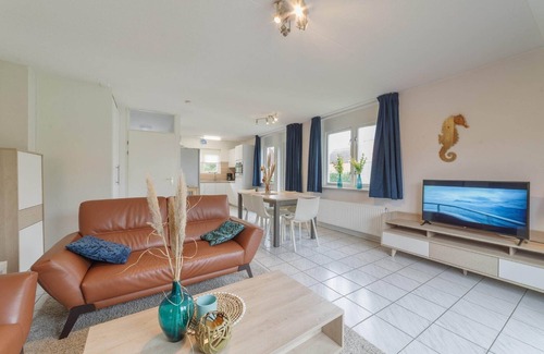 Wemeldinge House | Holiday Home in Zeeland with Spacious Garden