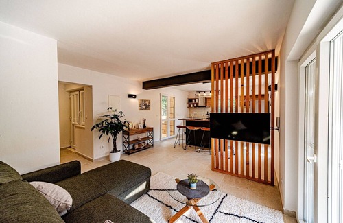 Pupnat Apartment | Holiday Home Island Gem - Five Bedroom Apartment