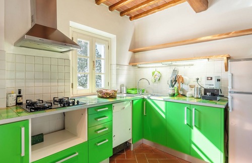 San Giuliano Terme House | Holiday Home 'Villetta Dei Cipressi' with Private Terrace and Wi-Fi