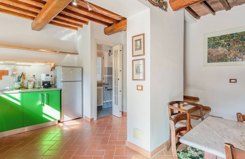 San Giuliano Terme House | Holiday Home 'Villetta Dei Cipressi' with Private Terrace and Wi-Fi