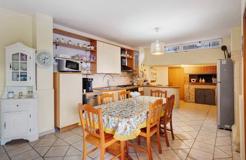 San Mango Piemonte House | Holiday Home 'Villa Luisa' with Mountain View, Shared Terrace and Wi-Fi