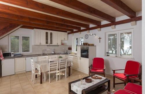 Kolocep Island House | Holiday Home Jekavac -Three Bedroom Apartment with Terrace and Sea View