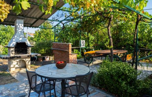 Kapelica House | Holiday Home Katharina