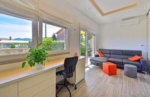 Trinajstici House | Holiday Home Koalas Nest Home & Apartments by Interhome