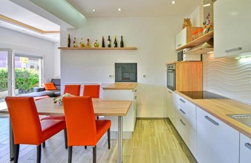 Trinajstici House | Holiday Home Koalas Nest Home & Apartments by Interhome