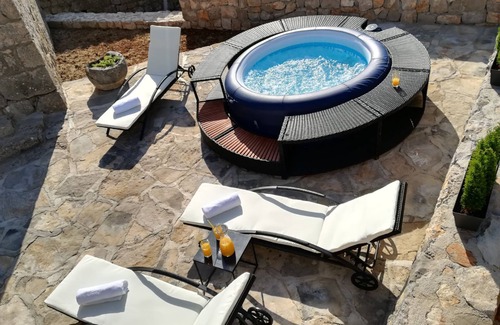 Stravca House | HOLIDAY HOME KONAVLE