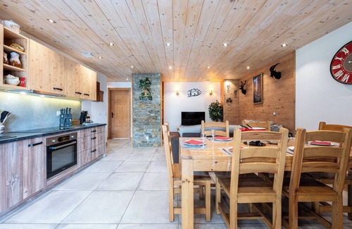 Bessans House | Holiday Home 'L'attrape Rêves' with Mountain View and Wi-Fi