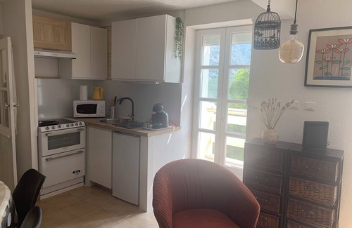 Castanet-le-Haut House | Holiday Home 'La Reguergue' with Mountain View, Private Terrace and Wi-Fi