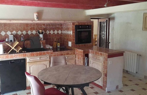 Valreas House | Holiday Home 'L'Oustau De Maître Potager' with Private Terrace, Private Garden and Wi-Fi