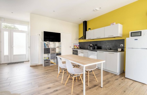 Gourhel House | Holiday Home 'La Baraque' with Private Terrace, Private Garden and Wi-Fi