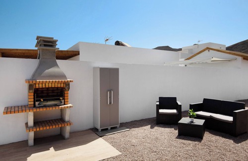 Gran Tarajal Cabin | Holiday home La Cabañita de Javi with Sea View, Garden & Wi-Fi