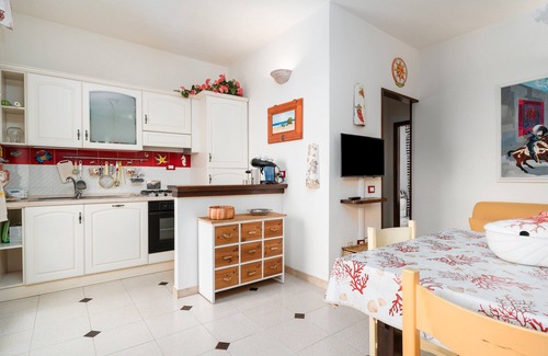 Agrustos House | Holiday Home 'La Casa Di Delia' with Sea View, Private Terrace and Shared Garden