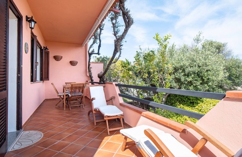 Agrustos House | Holiday Home 'La Casa Di Delia' with Sea View, Private Terrace and Shared Garden