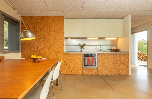 Pins House | Holiday Home "La Casita Del Bosque" with Private Terrace, Private Garden & Wi-Fi