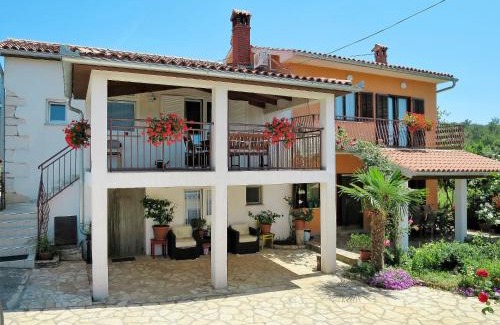 Paradiz House | Holiday Home La Donja-1 by Interhome