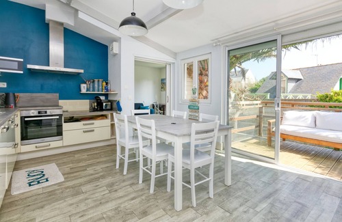 Le Croisic House | Holiday Home 'La Maison De Port Lin' with Private Terrace, Private Garden and Wi-Fi