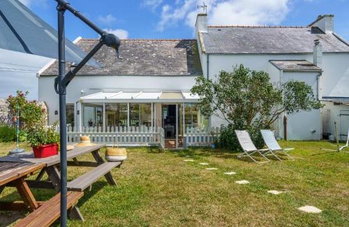Primelin House | Holiday Home la maison du bonheur by Interhome