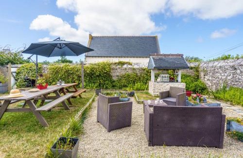 Primelin House | Holiday Home la maison du bonheur by Interhome