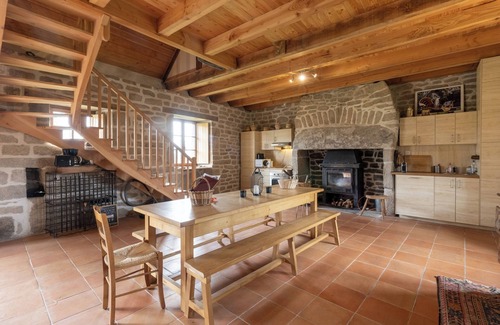 Chaumeil House | Holiday Home "La maison des Florentins" with Garden & Wi-Fi