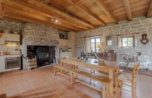 Chaumeil House | Holiday Home "La maison des Florentins" with Garden & Wi-Fi