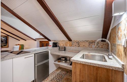 Durcal Apartment | Holiday Home 'La Poza' with Lake View, Wi-Fi and Air Conditioning