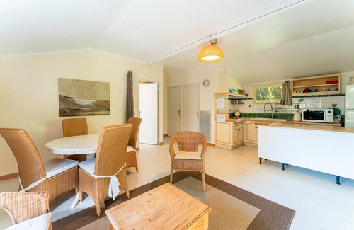 Mondragon House | Holiday Home 'La Romarine' with Shared Pool, Wi-Fi and Air Conditioning