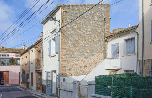 Saint-Hippolyte House | Holiday Home La Salanquaise by Interhome