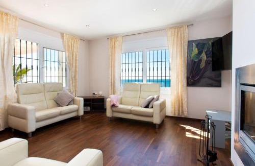 Benajarafe House | Holiday Home La sirena by Interhome