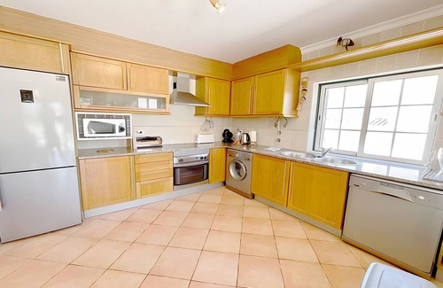 Albardeira House | Holiday Home 'Lagos Modern' with Private Pool, Wi-Fi and Air Conditioning
