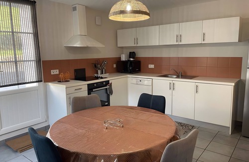 Bidarray House | Holiday Home 'Larretenia' with Mountain View, Private Pool and Wi-Fi