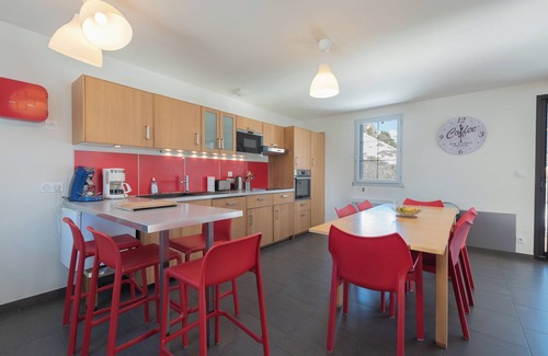 Sers House | Holiday Home 'Le Chalet Des Retrouvailles' with Mountain View, Wi-Fi and Air Conditioning