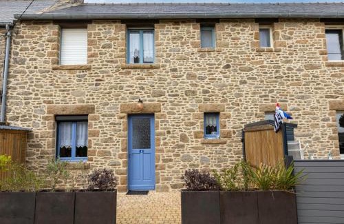 Saint-Coulomb House | Holiday Home Le champin by Interhome