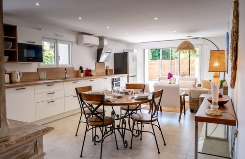 Breuillet House | Holiday Home 'Le Clos De La Grange Near Beaches' with Private Terrace, Wi-Fi and Air Conditioning
