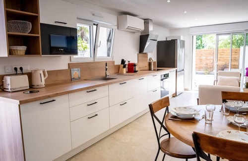 Breuillet House | Holiday Home 'Le Clos De La Grange Near Beaches' with Private Terrace, Wi-Fi and Air Conditioning