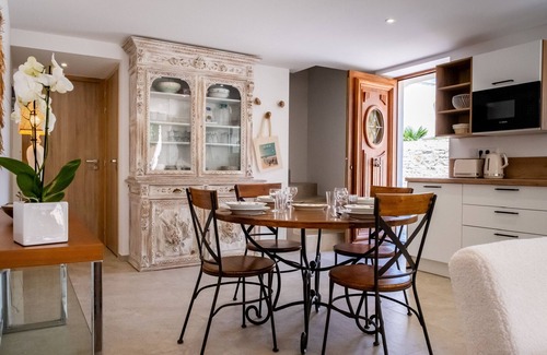 Breuillet House | Holiday Home 'Le Clos De La Grange Near Beaches' with Private Terrace, Wi-Fi and Air Conditioning