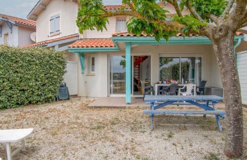 Mimizan-Plage House | Holiday Home Le Hameau des Pêcheurs-1 by Interhome