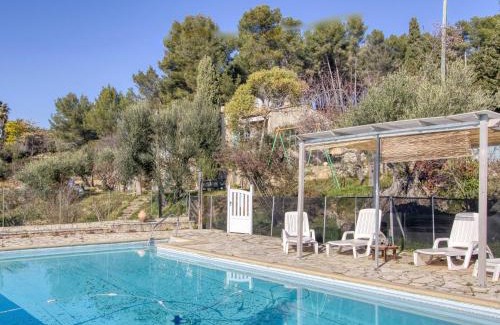 Le Beausset House | Holiday Home Le Mas de la Poterie by Interhome