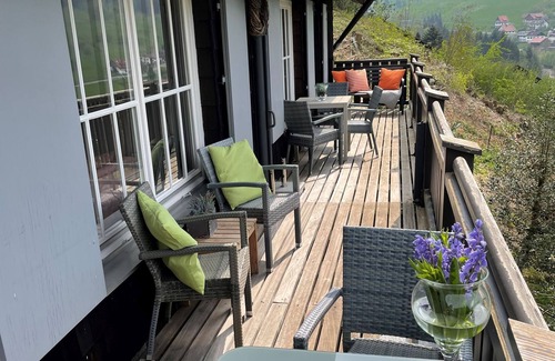 Busterbach House | Holiday Home 'Lena' with Private Terrace, Private Garden and Wi-Fi