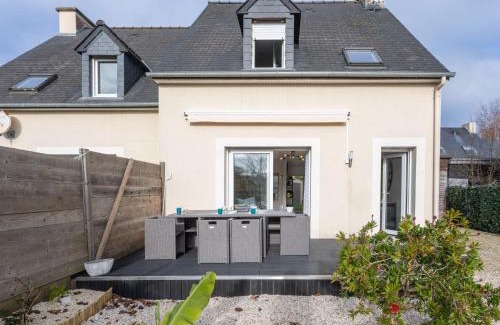 La Richardais House | Holiday Home Les Bouvreuils by Interhome
