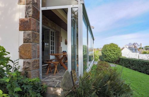 Locquirec House | Holiday Home 'Les Camelias' with Sea View, Private Terrace and Balcony