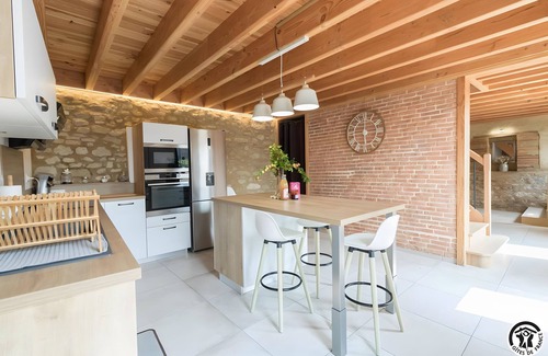 Caraman House | Holiday Home 'Les Echaunes' with Private Terrace, Wi-Fi and Air Conditioning
