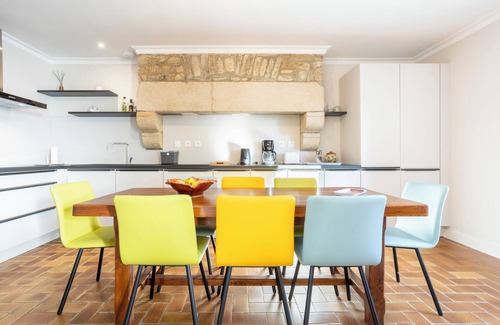 Mellac House | Holiday Home 'Les Hirondelles' with Private Terrace, Private Garden and Wi-Fi