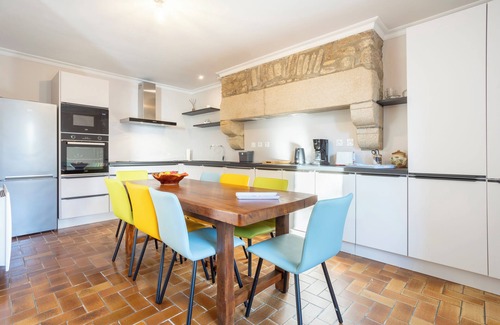Mellac House | Holiday Home 'Les Hirondelles' with Private Terrace, Private Garden and Wi-Fi