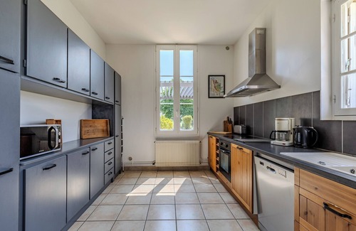 Montagne House | Holiday Home 'Les Marronniers' with Private Pool, Private Terrace and Wi-Fi