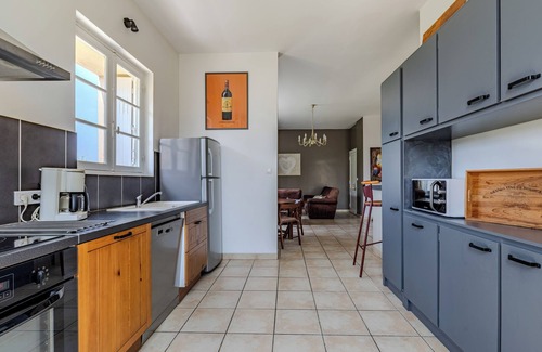 Montagne House | Holiday Home 'Les Marronniers' with Private Pool, Private Terrace and Wi-Fi