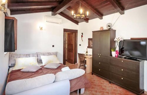 Matohanci House | Holiday Home Lišera by Interhome