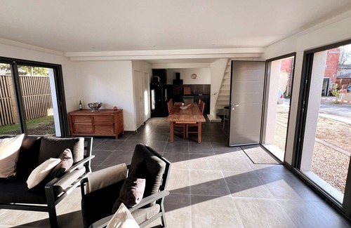 Libourne House | Holiday Home 'Libourne 2 Chambres' with Private Terrace, Private Garden and Wi-Fi