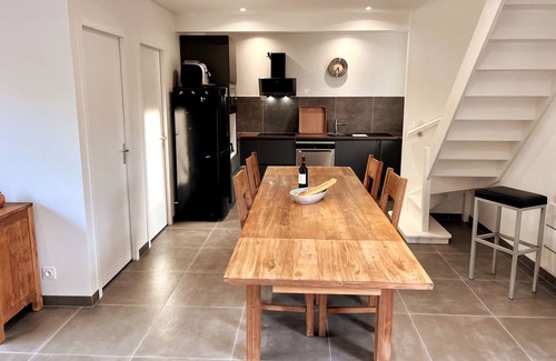 Libourne House | Holiday Home 'Libourne 2 Chambres' with Private Terrace, Private Garden and Wi-Fi
