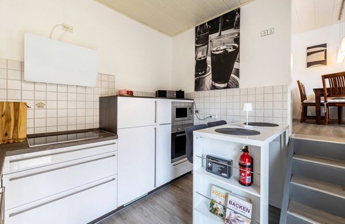 Bottrop Apartment | Holiday Home 'Lichtblick' with Private Terrace, Shared Garden and Wi-Fi